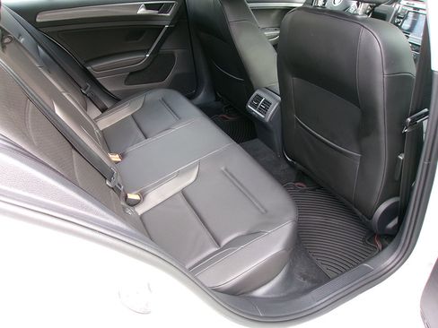 Used 2019 Volkswagen Golf Alltrack S image 14