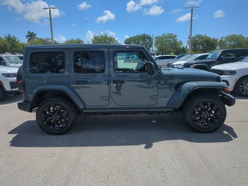 Used 2025 Jeep Wrangler Unlimited Sahara w/ Safety Group AWD/4WD image 5