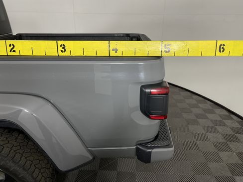 Used 2022 Jeep Gladiator Overland image 9