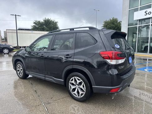 Used 2019 Subaru Forester Premium AWD/4WD image 7