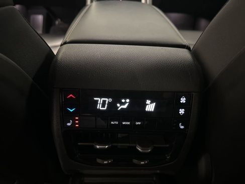 Used 2023 Jeep Grand Cherokee L Limited AWD/4WD image 17