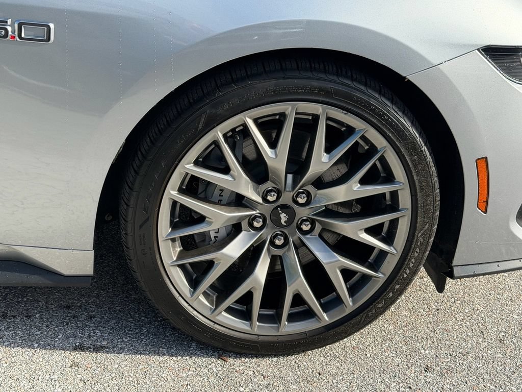 Used 2025 Ford Mustang GT Premium RWD image 9