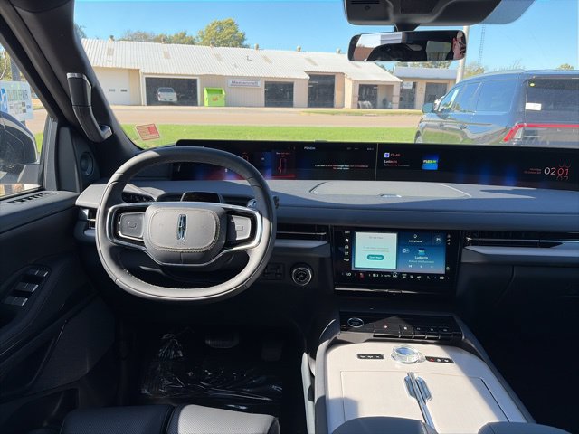 New 2025 Lincoln Navigator Reserve w/ Jet Appearance Package AWD/4WD image 15