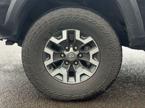 Used 2023 Toyota Tacoma TRD Off-Road w/ Technology Package image 9