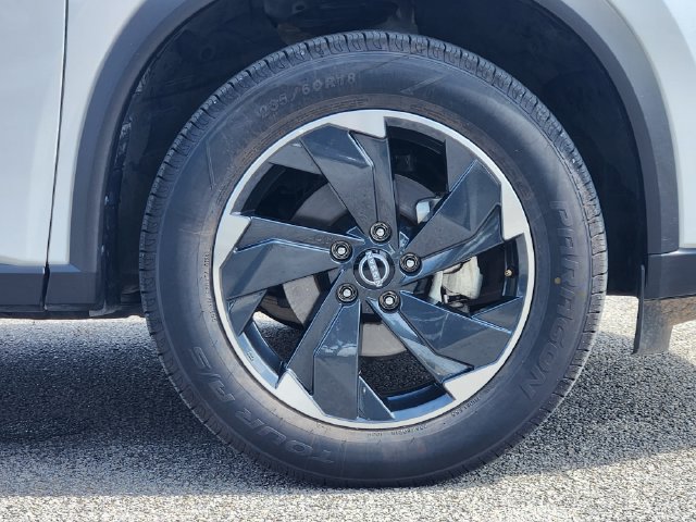 Used 2025 Nissan Rogue SV AWD/4WD image 11