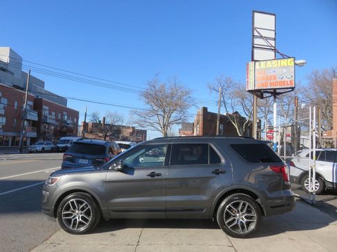 Used 2018 Ford Explorer Sport w/ Equipment Group 401A image 6