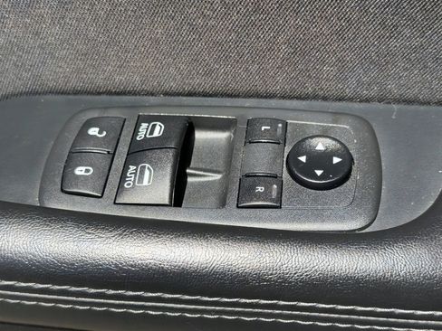 Used 2019 Dodge Challenger R/T Scat Pack w/ Driver Convenience Group RWD image 19