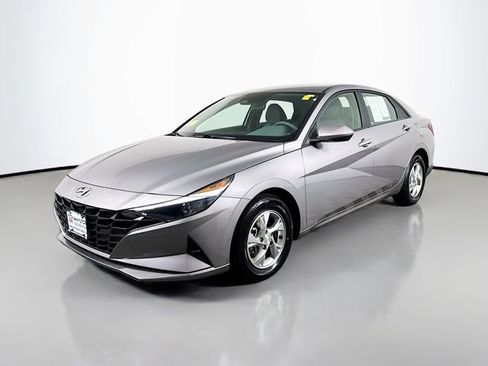 Used 2023 Hyundai Elantra SE FWD image 2