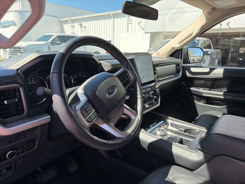Used 2023 Ford Expedition Max XLT image 9