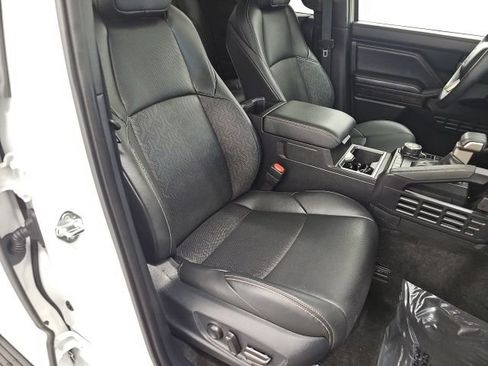 Used 2025 Toyota Tacoma Limited AWD/4WD image 38