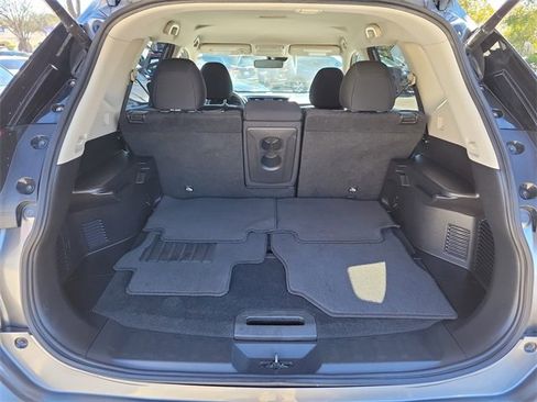 Used 2020 Nissan Rogue SV image 11