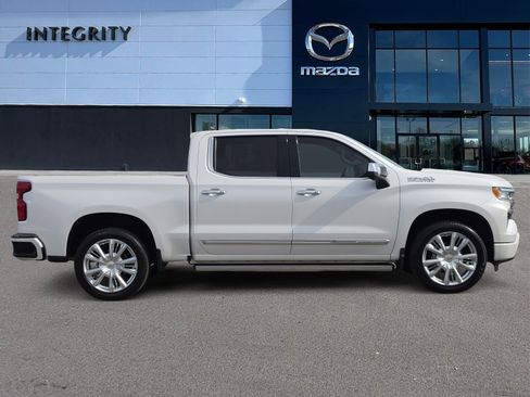 Used 2024 Chevrolet Silverado 1500 High Country w/ Technology Package image 3