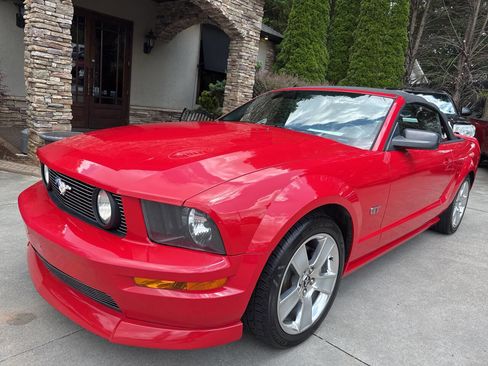 Used 2006 Ford Mustang GT image 2