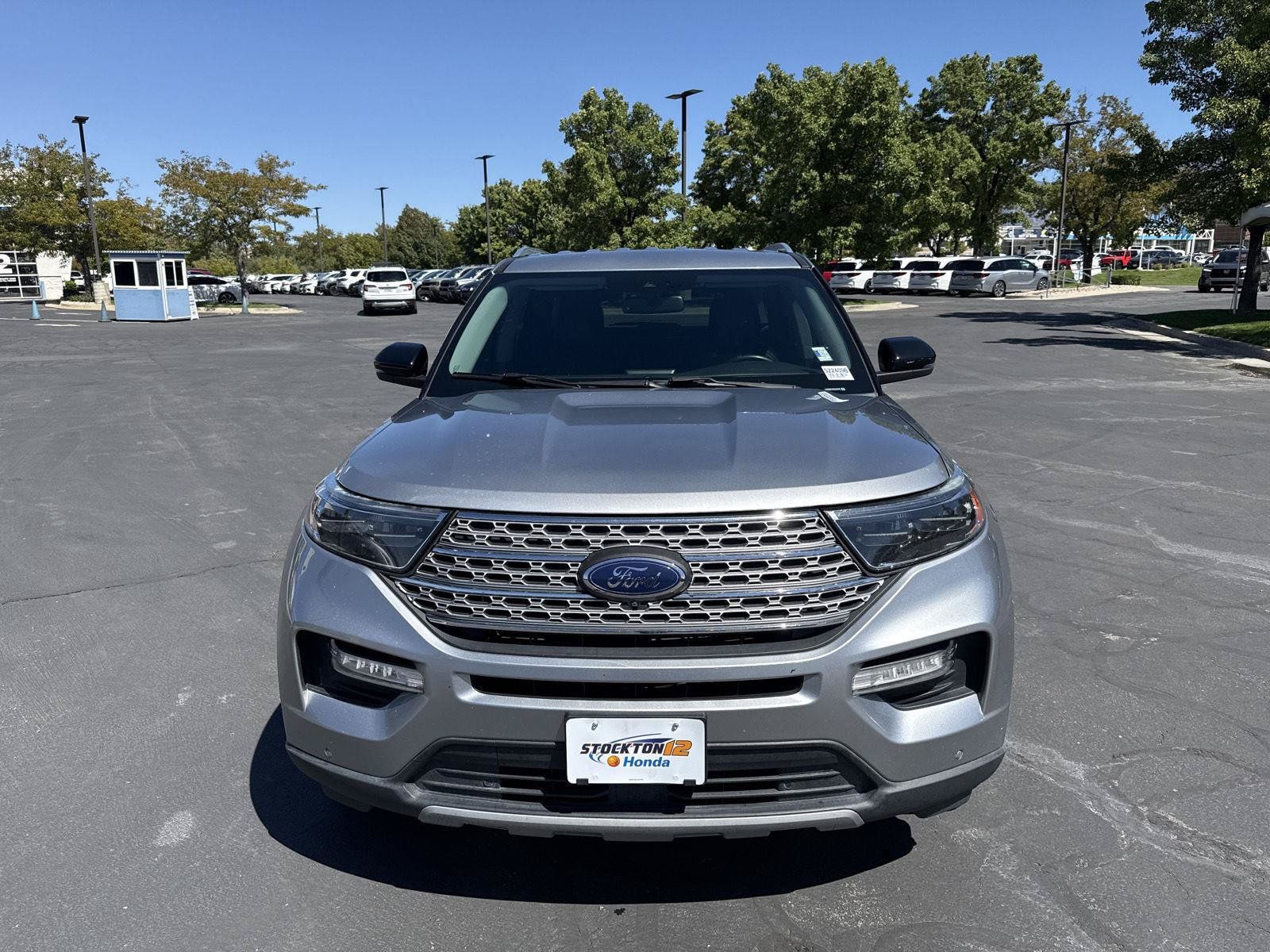Used 2021 Ford Explorer Limited w/ Equipment Group 301A AWD/4WD image 3