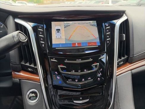 Used 2019 Cadillac Escalade Luxury RWD image 15