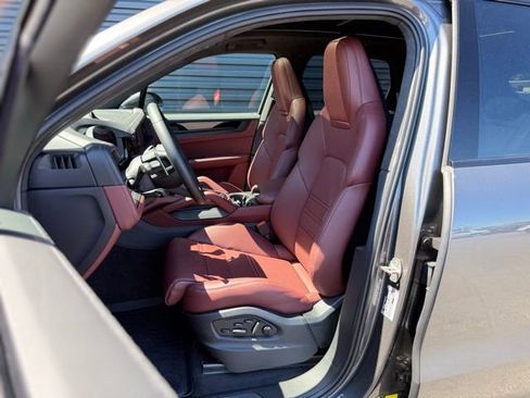 New 2025 Porsche Cayenne GTS AWD/4WD image 5