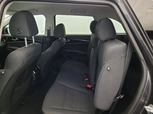 Used 2019 Kia Sorento AWD image 18