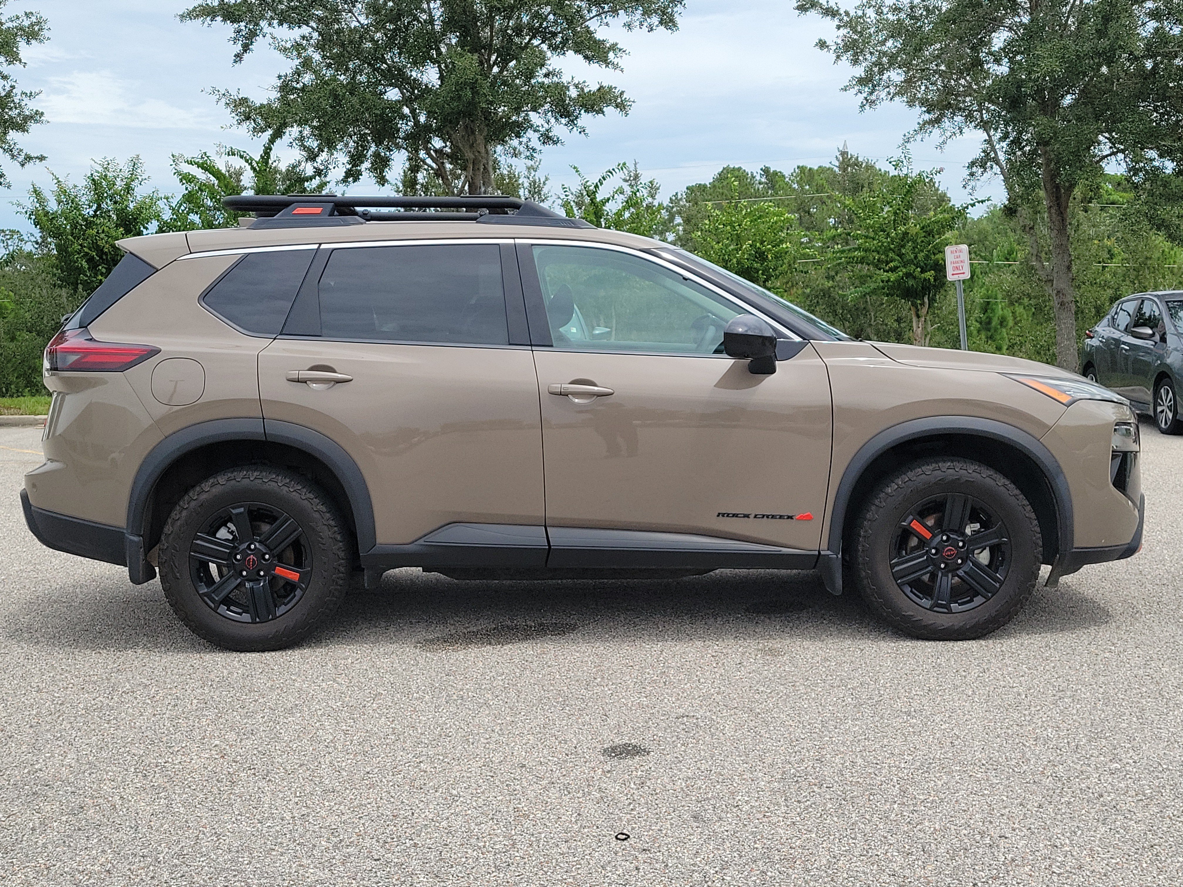 Certified 2025 Nissan Rogue SV AWD/4WD image 4