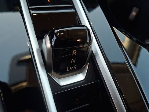 Used 2024 Volkswagen Atlas SE image 16