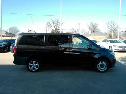 Used 2019 Mercedes-Benz Metris Passenger image 5