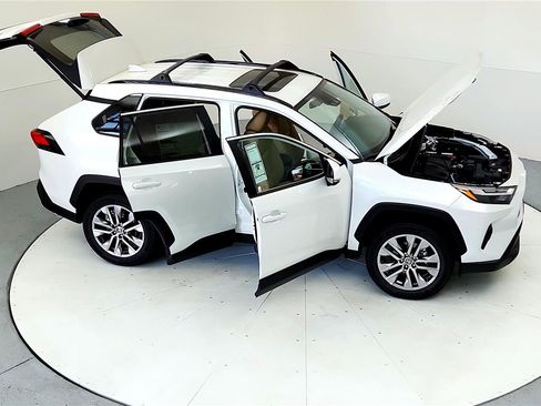 Certified 2023 Toyota RAV4 XLE Premium image 28