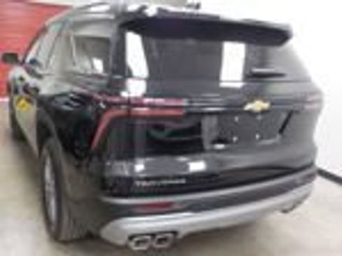 Used 2026 Chevrolet Traverse LT FWD image 8