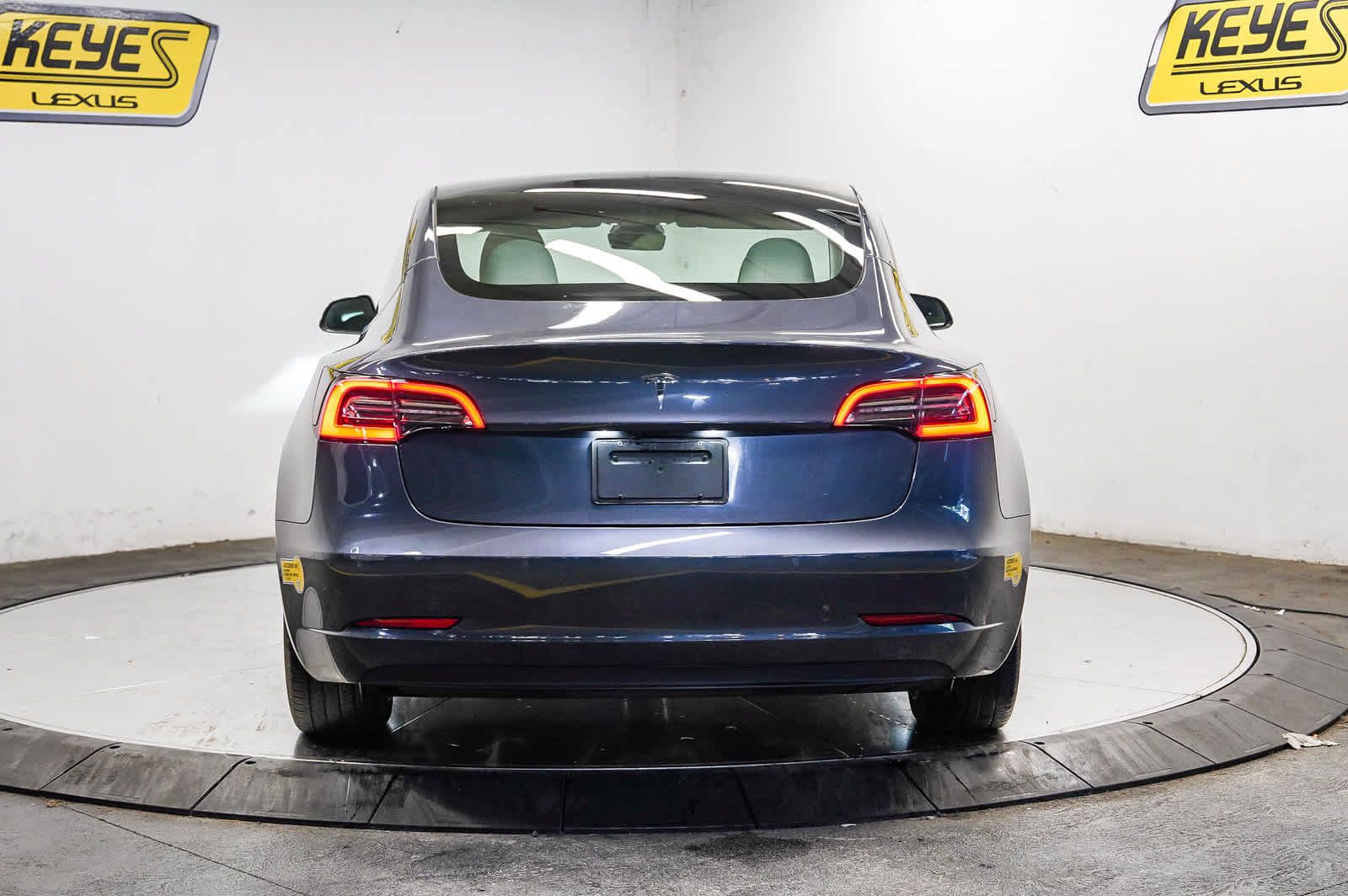 Used 2022 Tesla Model 3 RWD image 3