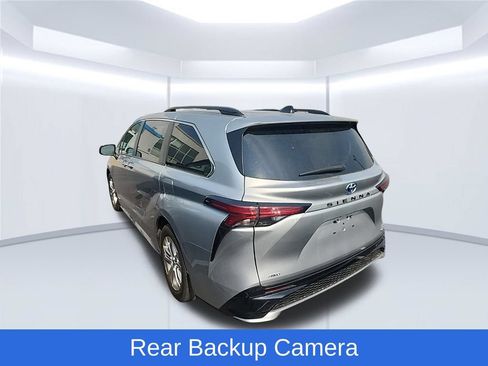 Used 2021 Toyota Sienna XSE AWD/4WD image 5
