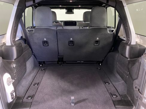 Used 2025 Jeep Wrangler Unlimited Rubicon AWD/4WD image 8