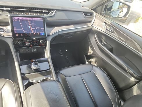 Used 2024 Jeep Grand Cherokee Limited RWD image 29