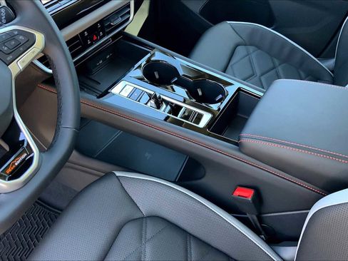 New 2026 Volkswagen Atlas Peak Edition AWD/4WD image 7