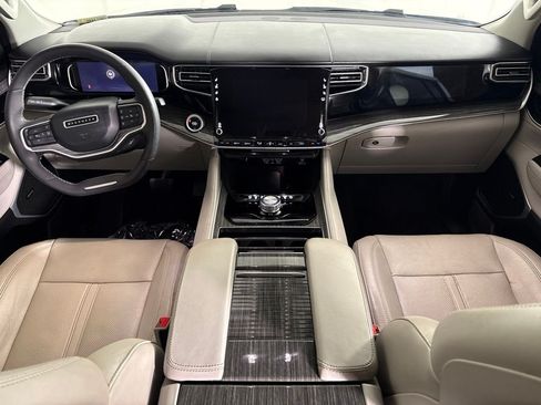 Used 2022 Jeep Wagoneer Series II RWD image 14