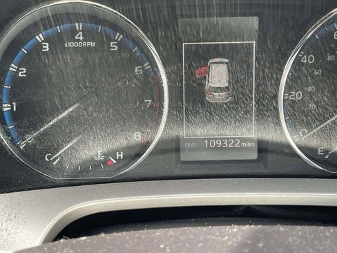 Used 2018 Toyota RAV4 Limited image 32