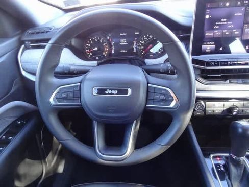 Used 2024 Jeep Compass Latitude image 12