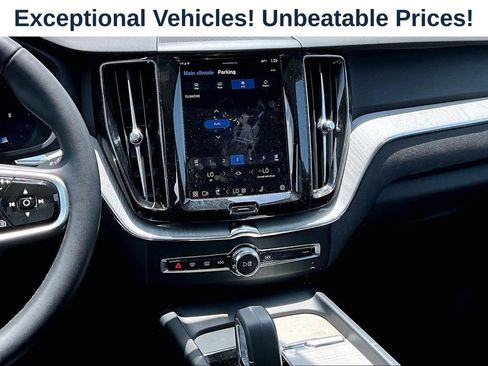 Used 2025 Volvo XC60 B5 Plus AWD/4WD image 7
