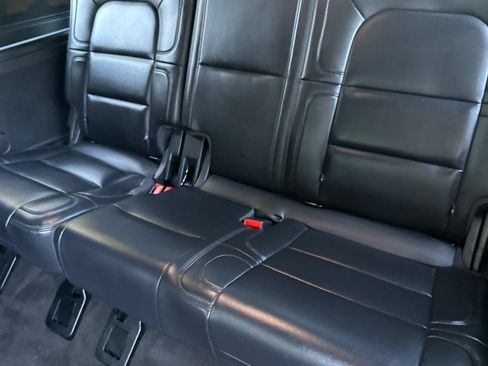 Used 2024 Lincoln Navigator Premiere AWD/4WD image 18
