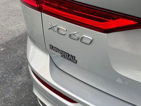 Used 2025 Volvo XC60 B5 Plus image 13