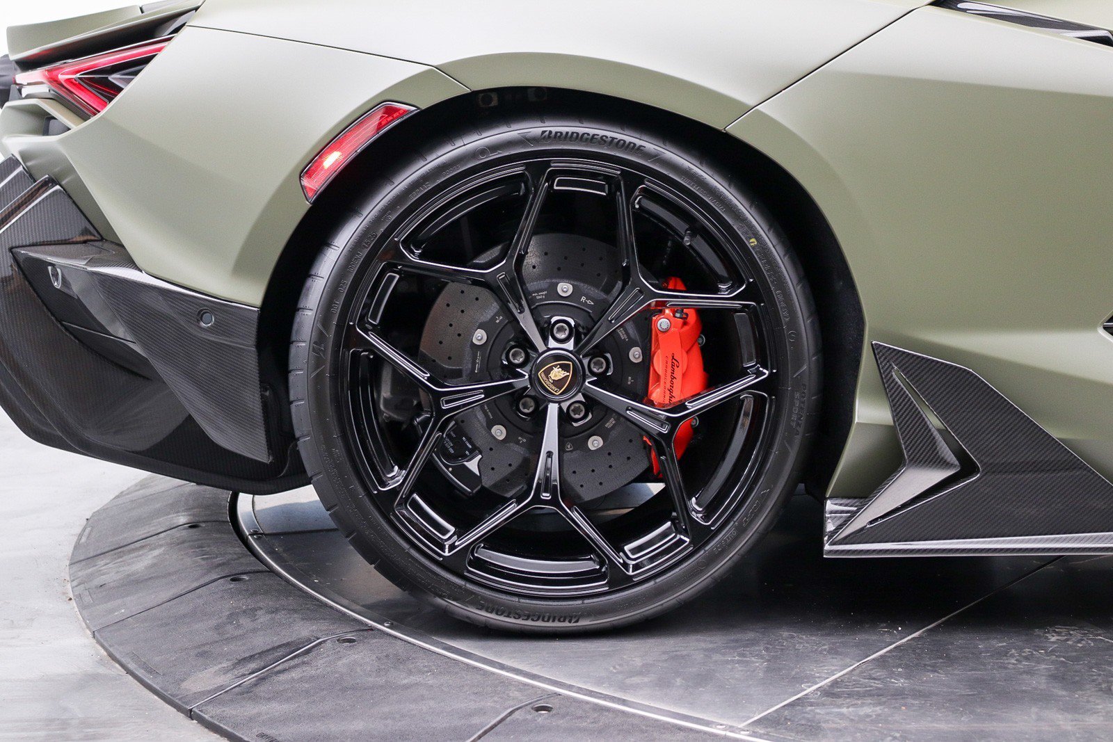 Used 2024 Lamborghini Revuelto AWD/4WD image 16