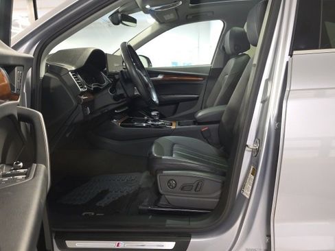 Used 2023 Audi Q5 2.0T Premium w/ Convenience Package image 11