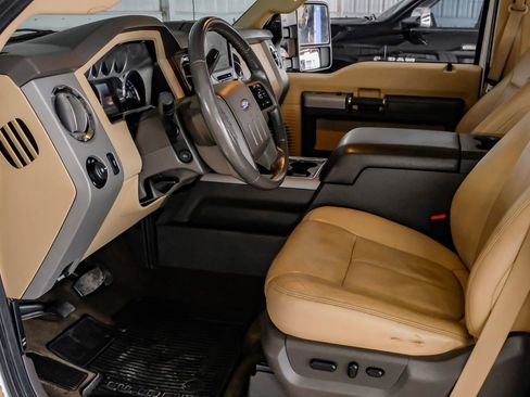 Used 2016 Ford F250 Lariat w/ Lariat Interior Package image 14