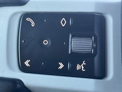 Used 2021 Land Rover Defender 110 X-Dynamic SE image 11