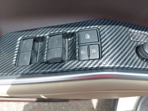 Used 2021 Toyota Highlander XLE FWD image 30
