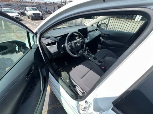 Used 2025 Toyota Corolla LE FWD image 5