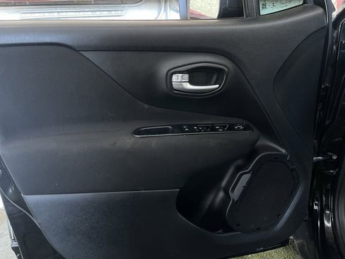 Used 2020 Jeep Renegade Sport image 17