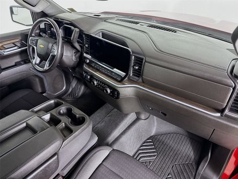 Used 2022 Chevrolet Silverado 1500 LT AWD/4WD image 29