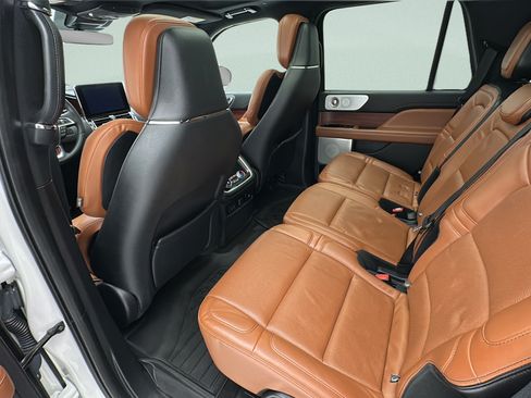 Used 2020 Lincoln Navigator Reserve w/ Luxury Package AWD/4WD image 9