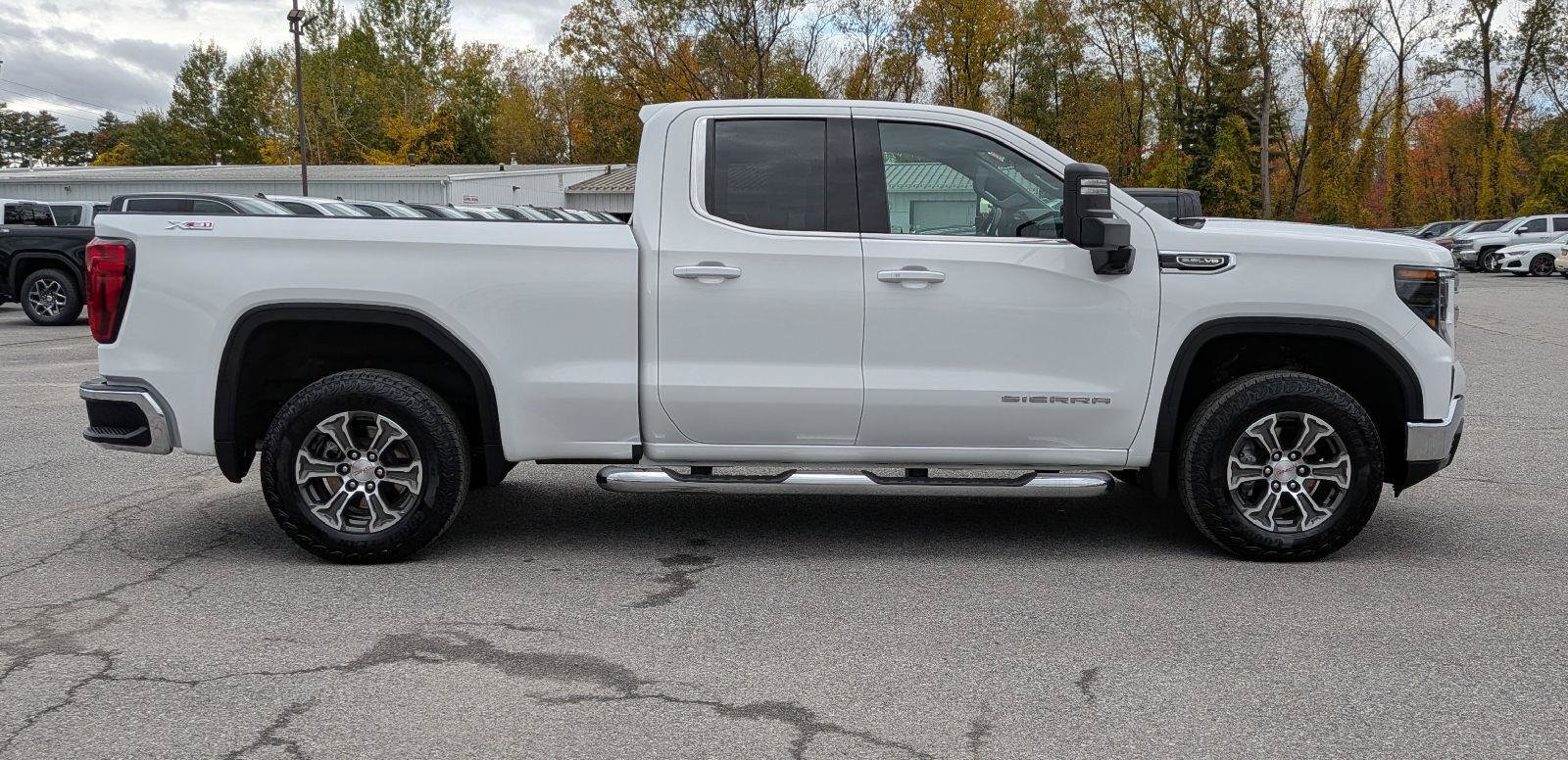 Used 2025 GMC Sierra 1500 SLE AWD/4WD image 5