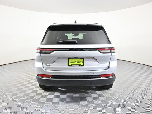 Used 2023 Jeep Grand Cherokee Altitude AWD/4WD image 5