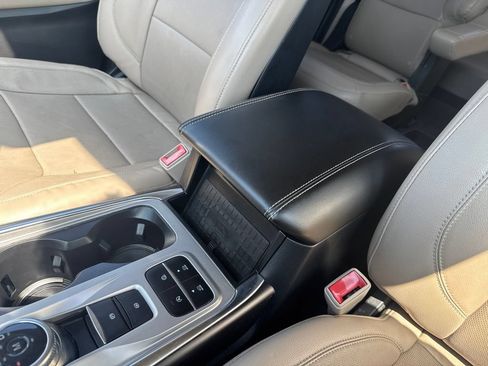 Certified 2020 Ford Explorer Limited RWD image 23