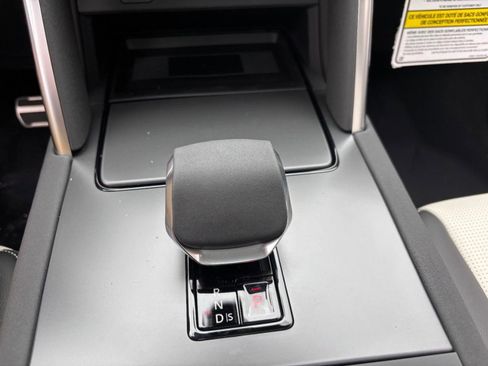 Used 2025 Land Rover Discovery Sport Dynamic SE image 23